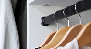 Clothes hanging rod