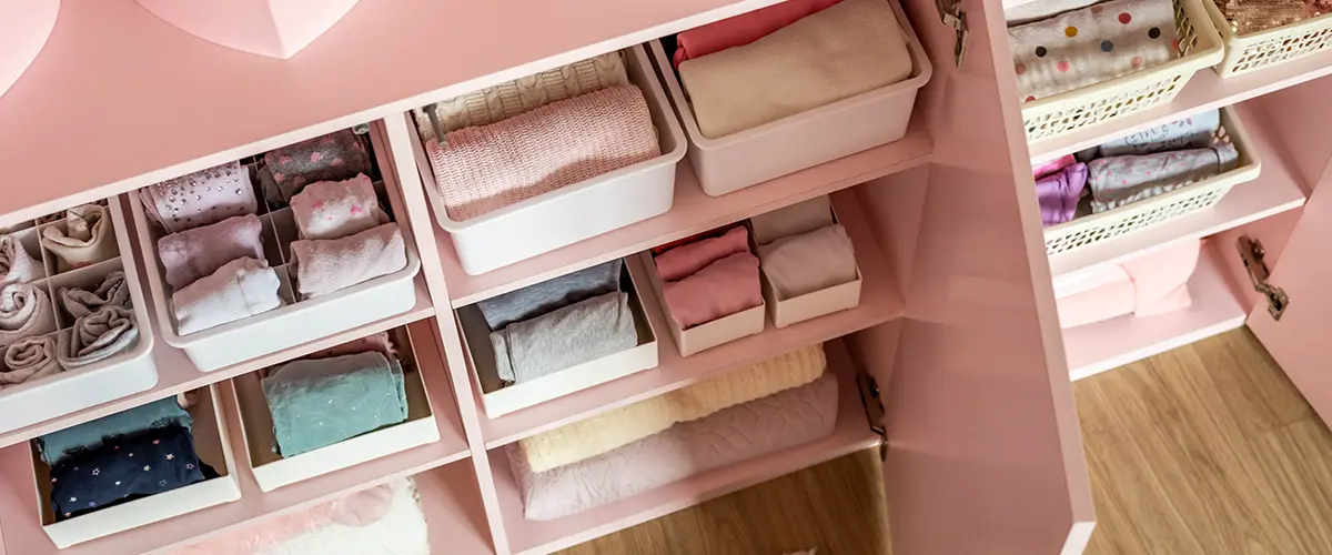 how to organize a kids closet with dividers