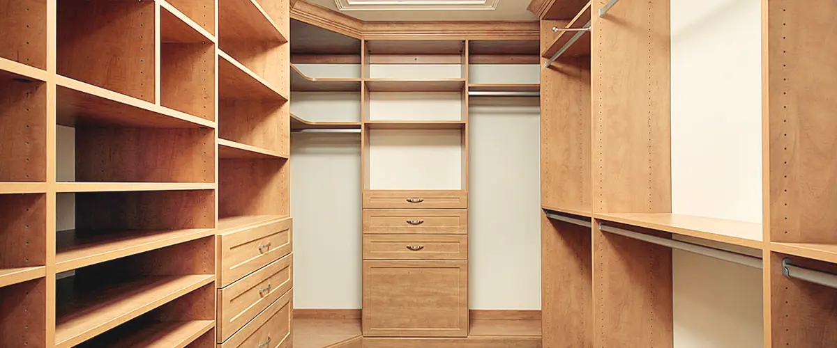 U-Shaped Closet System